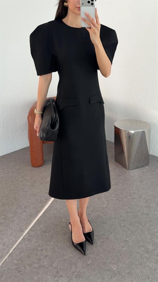 Kol Detaylı Siyah Elbise