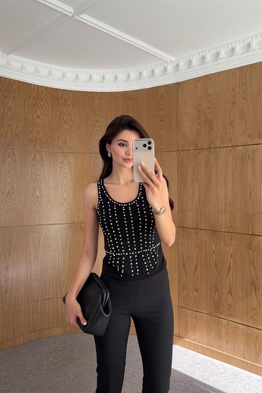 Kolsuz Taşlı Siyah Bluz