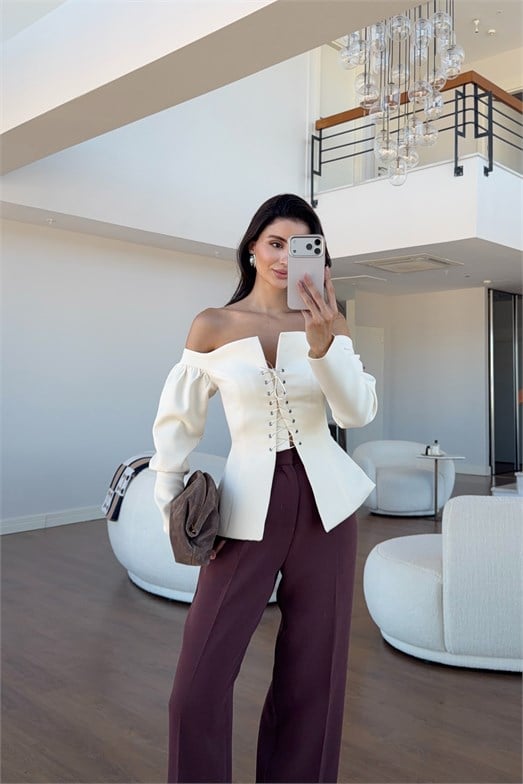 Kuşgözü Detaylı Ekru Korse Bluz