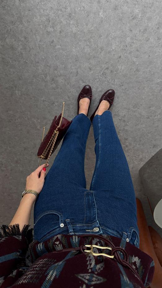 Likralı Kesik Paça Koyu Jean