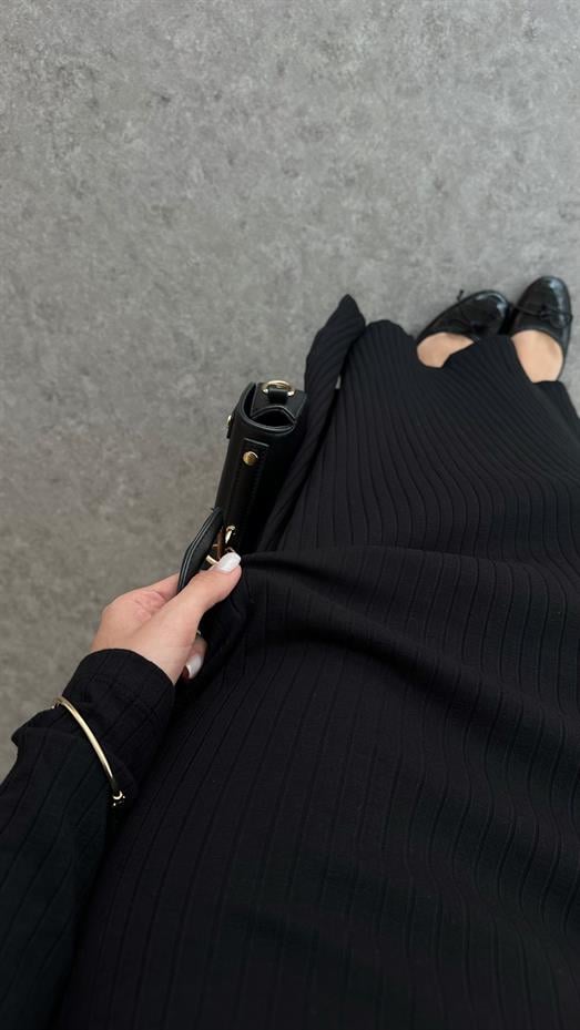 Madonna Yaka Siyah Elbise