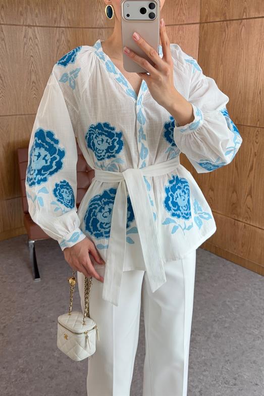 Mavi Nakışlı V Yaka Gömlek