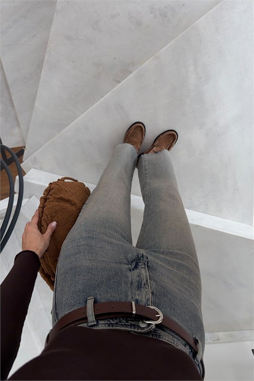 Mavi Yıkamalı Kemerli Fit Jean