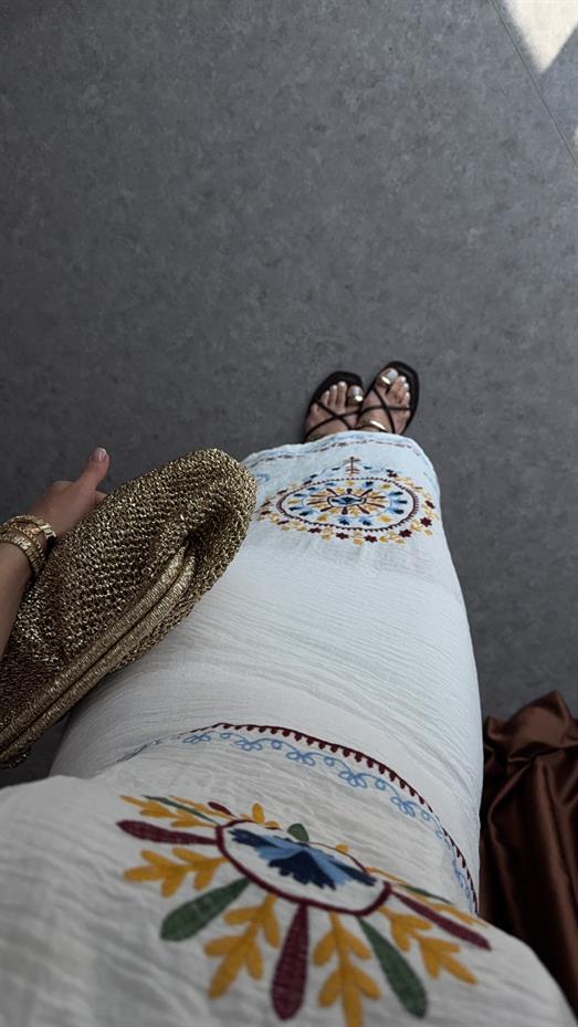 Nakışlı Beyaz Takım