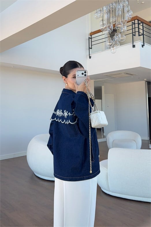 Nakışlı Yaka Detaylı Denim Ceket