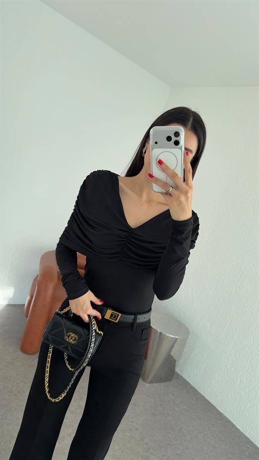 Omuz Drapeli Siyah Bluz