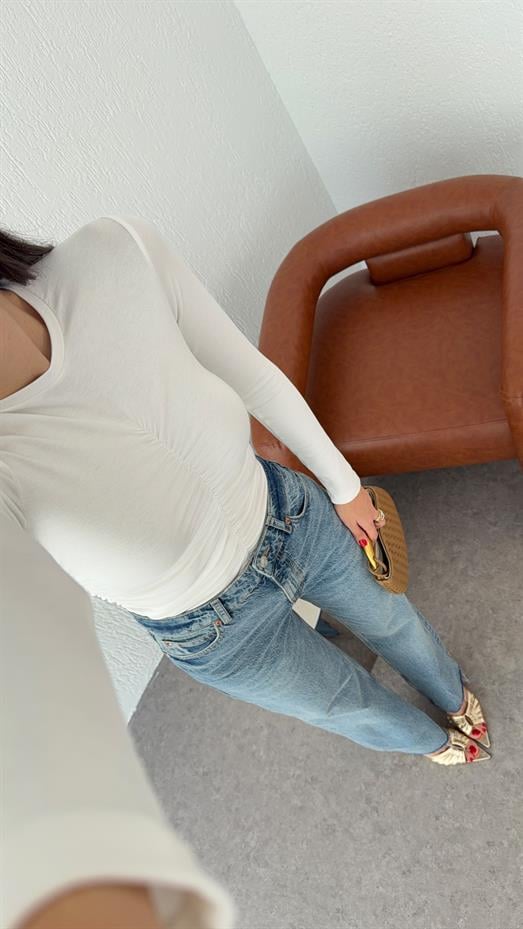 Önü Büzgülü Beyaz Soft Touch Bluz