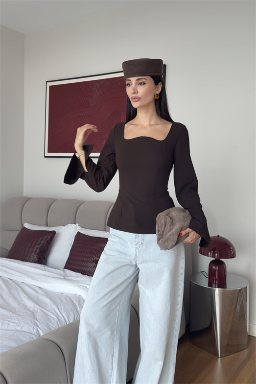 Oval Yakalı Kahve Bluz