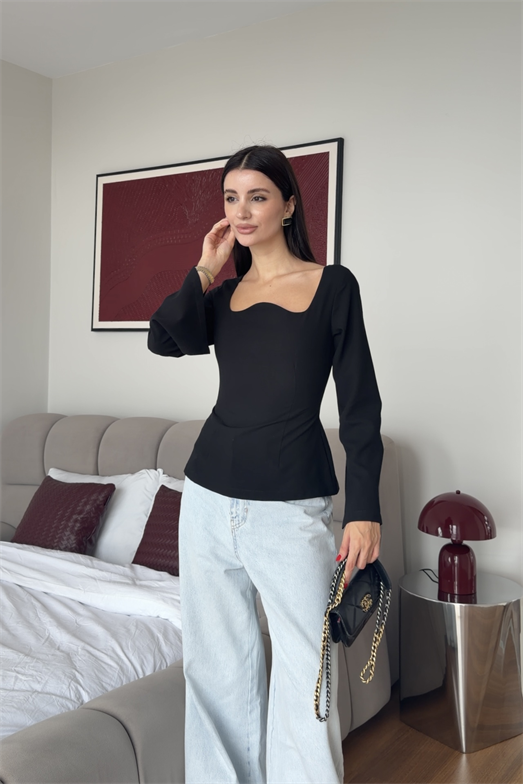 Oval Yakalı Siyah Bluz