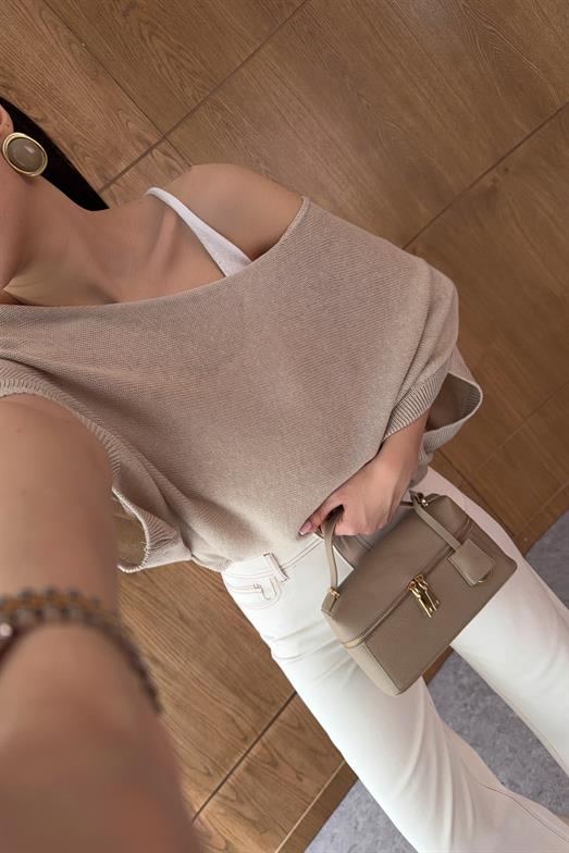 Oversize Kayık Yaka Bej Triko Bluz