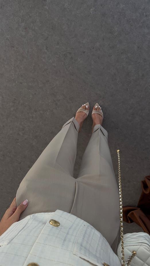 Paça Katlı Krem Pantolon