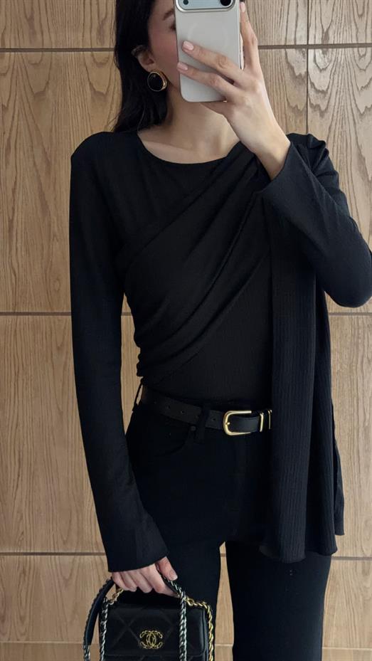 Parça Detaylı Siyah Bluz