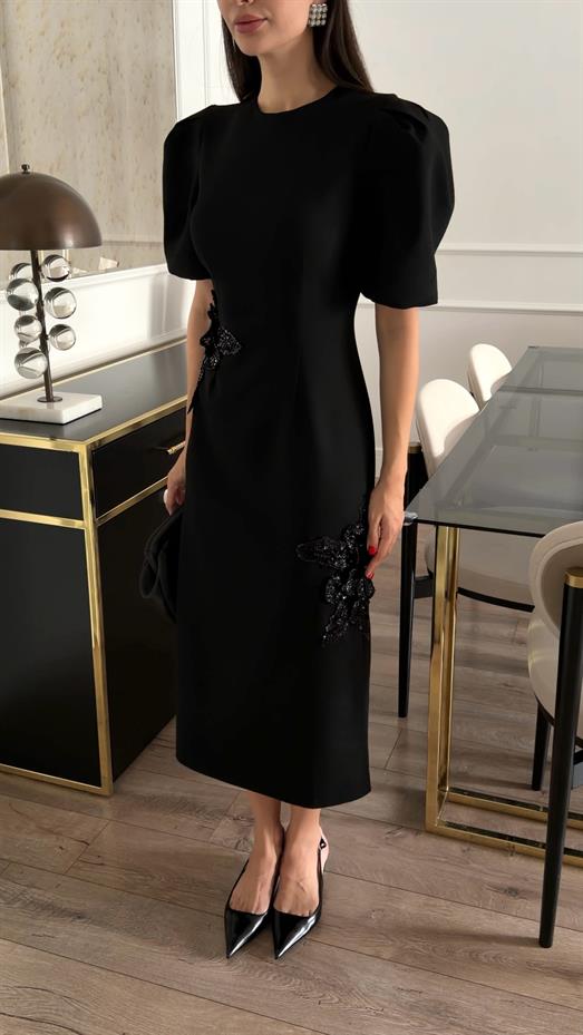 Payet Detaylı Siyah Elbise
