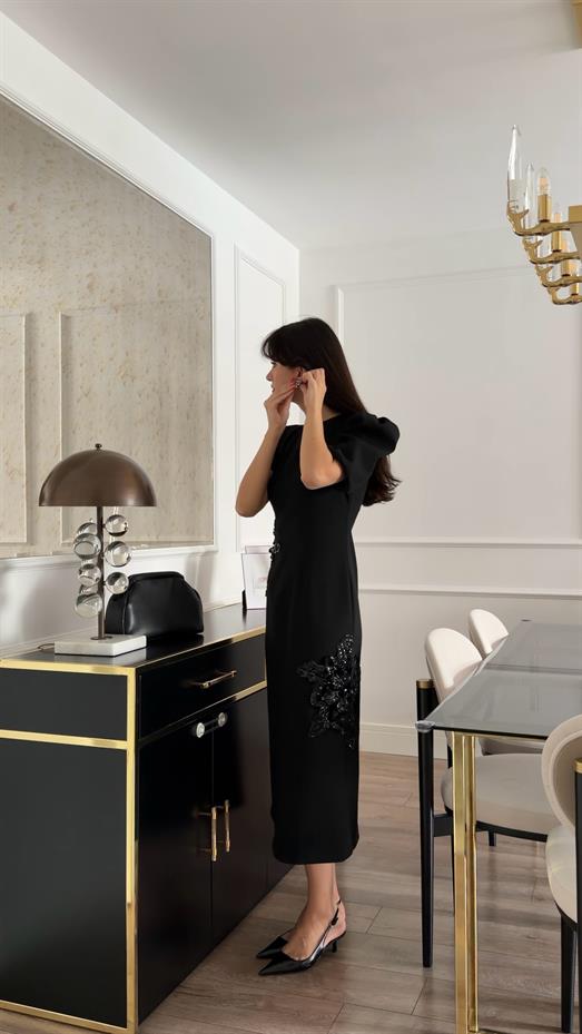 Payet Detaylı Siyah Elbise