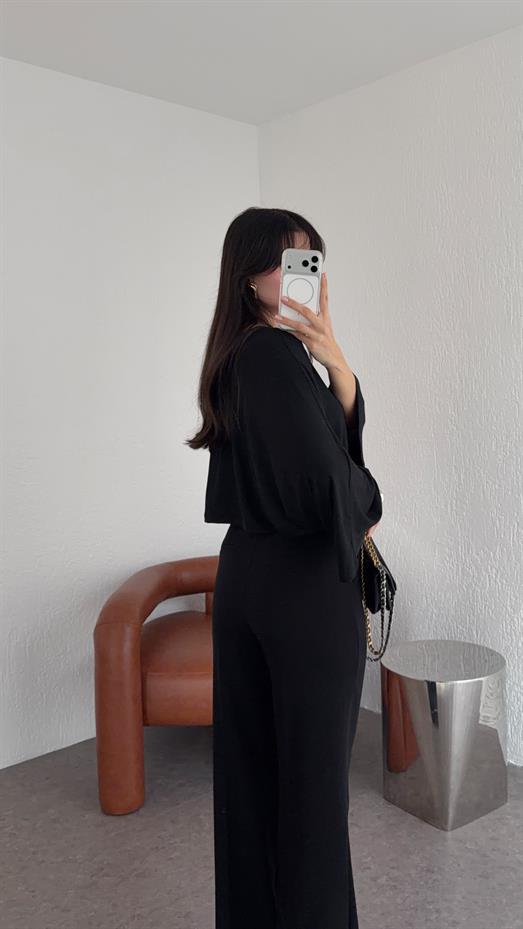 Pelerinli Basic Siyah Bluz