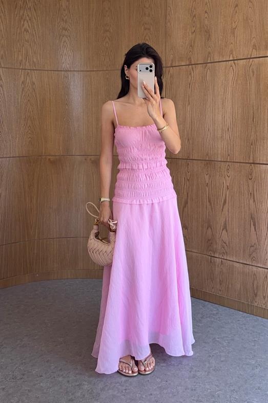 Pelerinli Pembe Takım