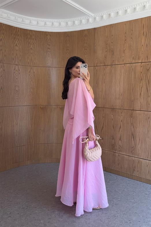 Pelerinli Pembe Takım