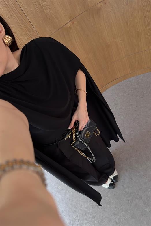 Pelerinli Siyah Bluz