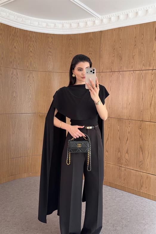 Pelerinli Siyah Bluz