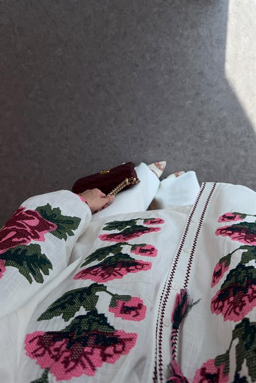 Pembe Çiçek Nakışlı Gömlek