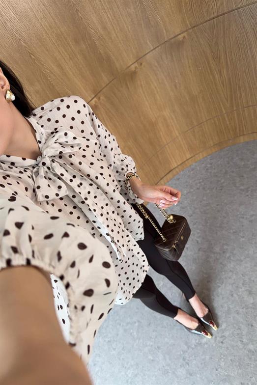 Puantiyeli Fularlı Ekru Gömlek