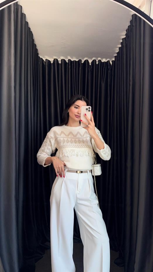 Püsküllü Desenli Triko