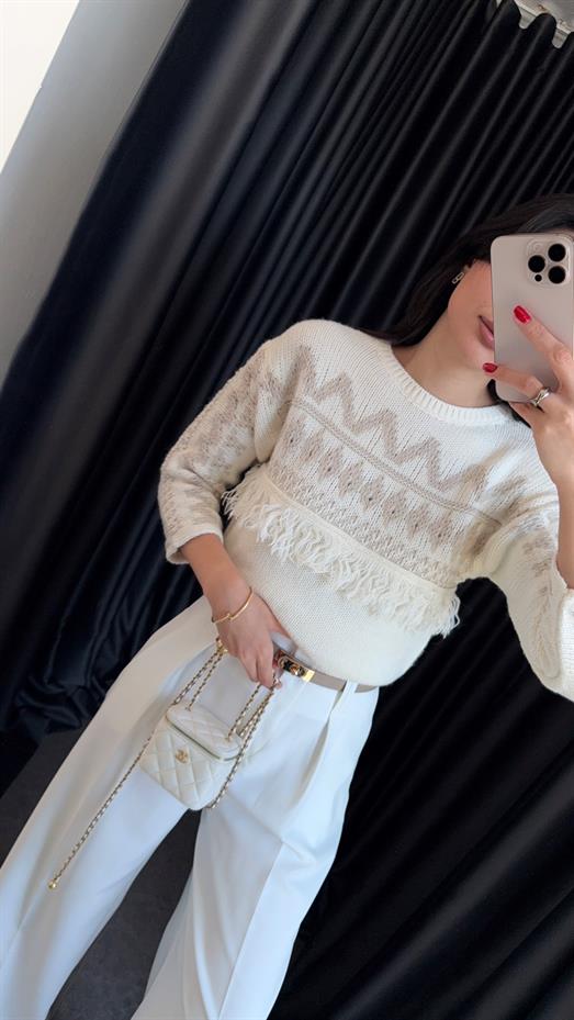 Püsküllü Desenli Triko