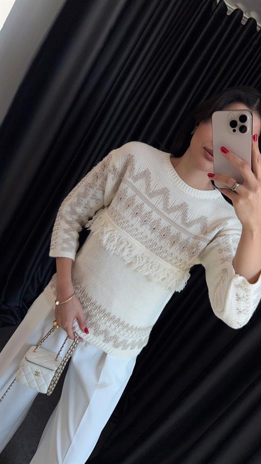 Püsküllü Desenli Triko