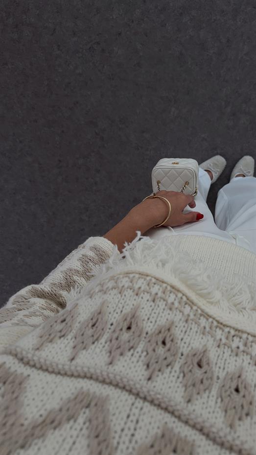 Püsküllü Desenli Triko