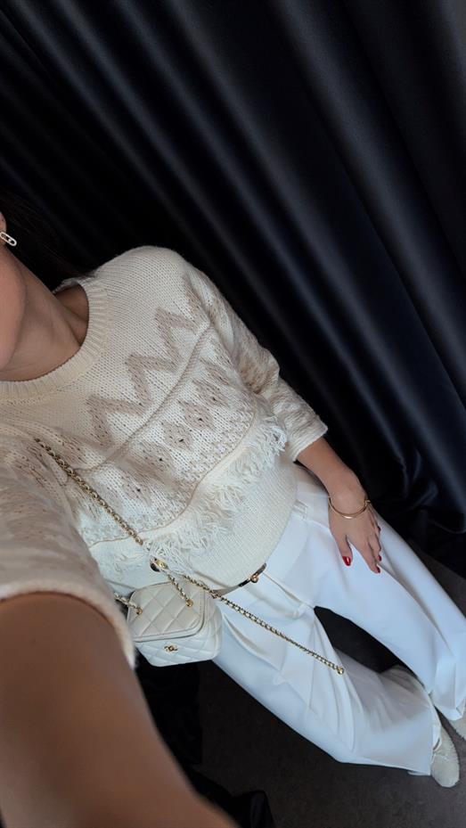 Püsküllü Desenli Triko