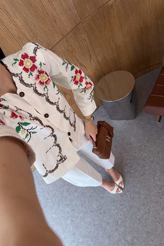 Renkli Çiçek Nakış İşlemeli Ceket