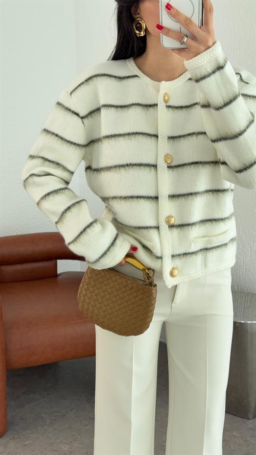 Sakallı Ekru Hırka