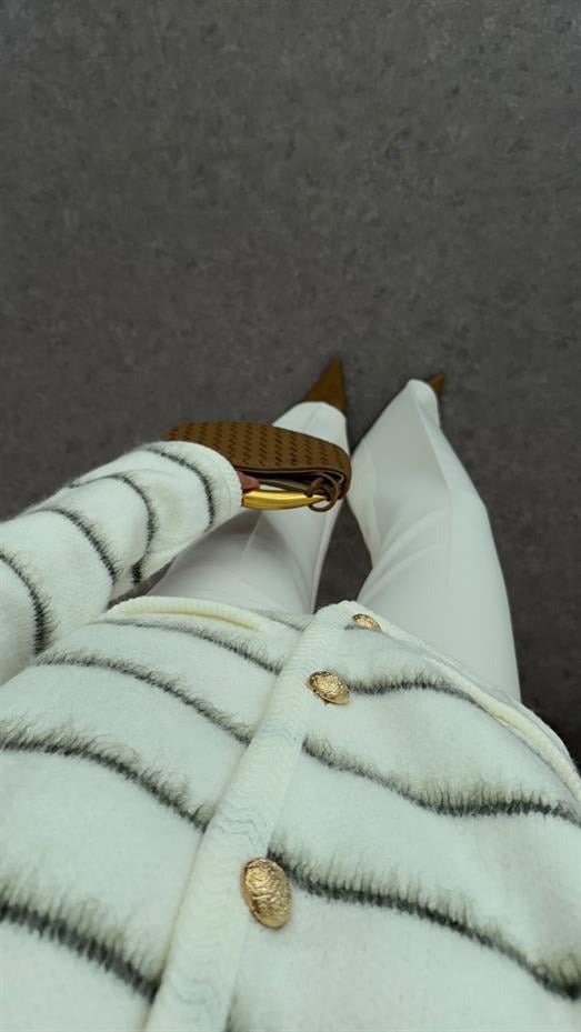 Sakallı Ekru Hırka