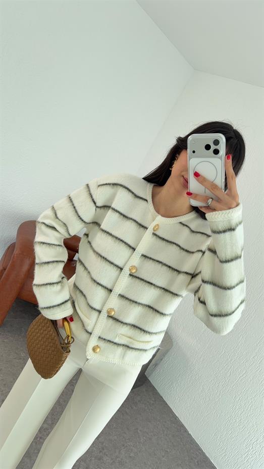 Sakallı Ekru Hırka