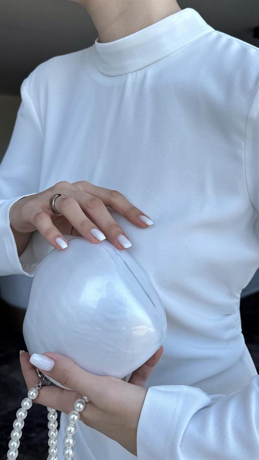 Sırt Bağlama Detaylı Beyaz Elbise