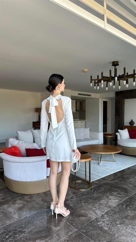 Sırt Bağlama Detaylı Beyaz Elbise