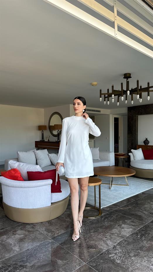 Sırt Bağlama Detaylı Beyaz Elbise