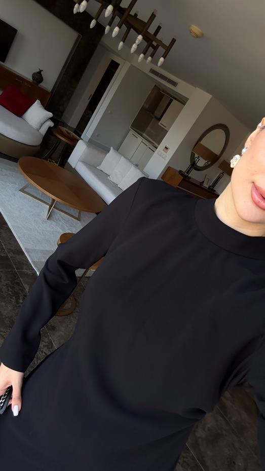 Sırt Bağlama Detaylı Siyah Elbise