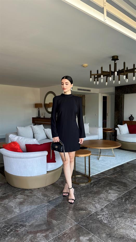 Sırt Bağlama Detaylı Siyah Elbise