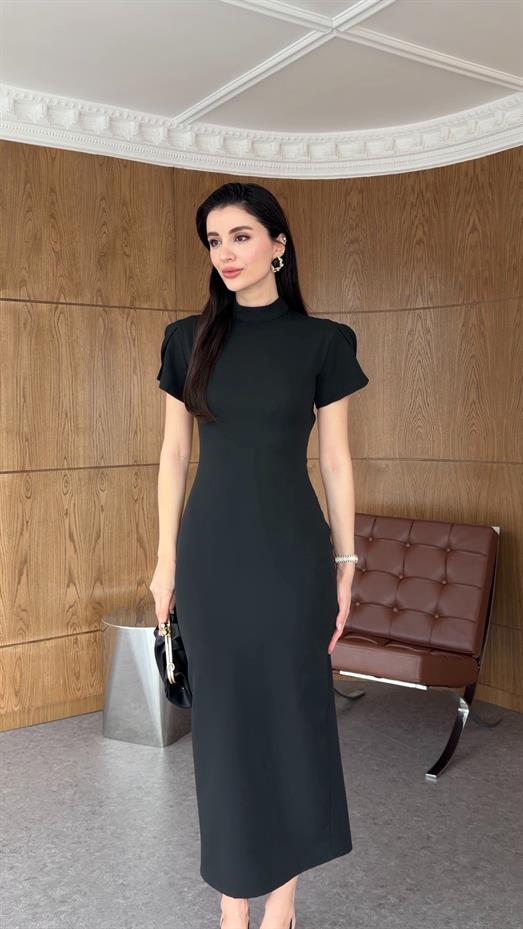 Sırt Dekolteli Siyah Elbise