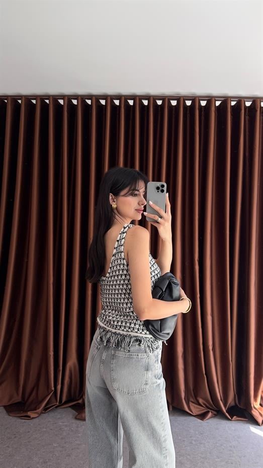 Siyah-Beyaz Örgü Desenli Triko