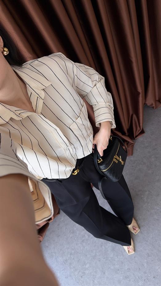 Siyah Çizgili Gömlek