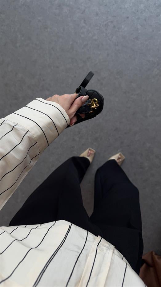 Siyah Çizgili Gömlek