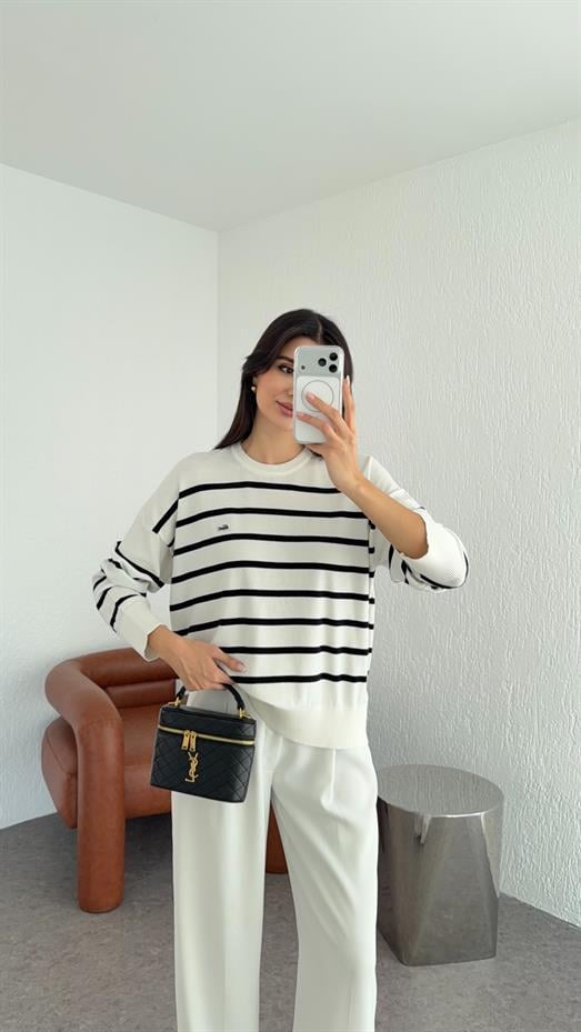 Siyah Çizgili Triko