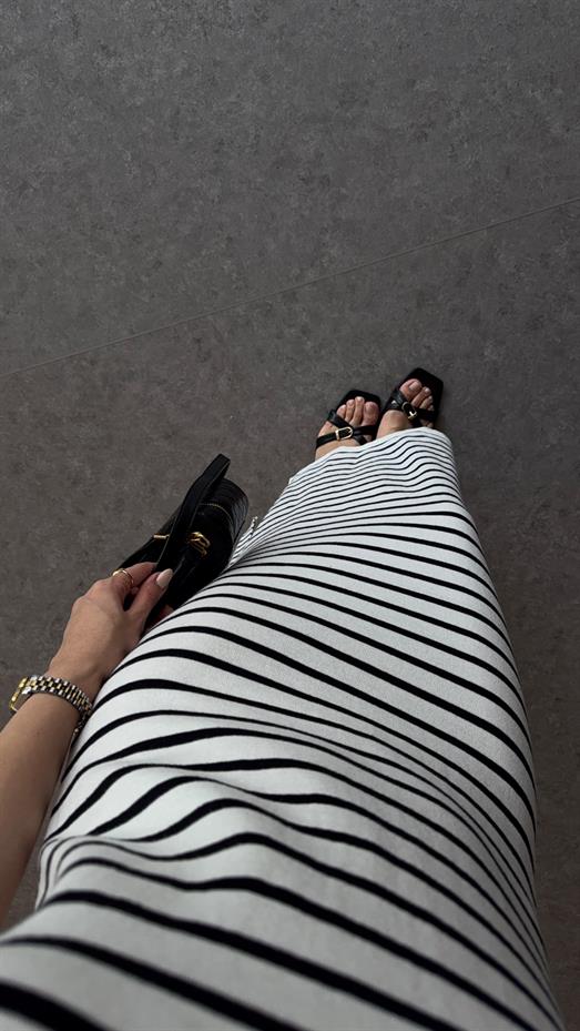 Siyah Çizgili Uzun Triko Elbise