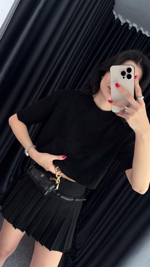 Siyah Crop Triko