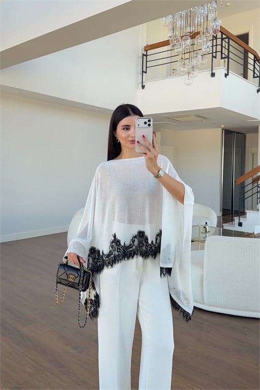 Siyah Dantel Detaylı Beyaz Pelerin Bluz