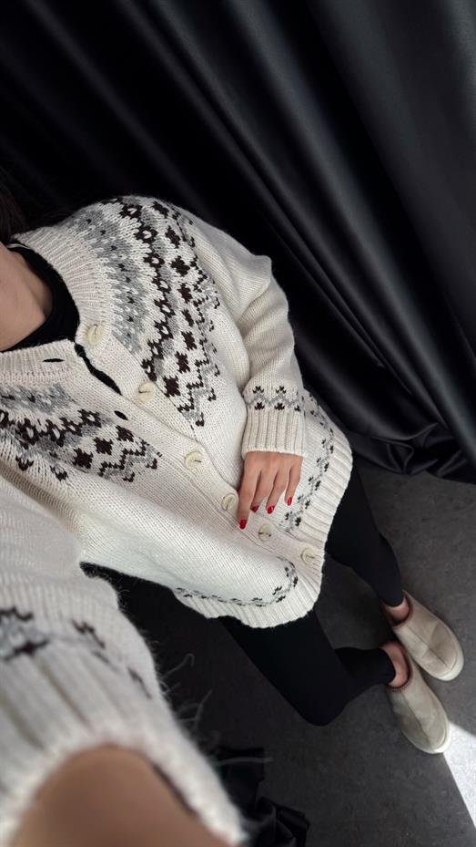 Siyah Desenli Hırka