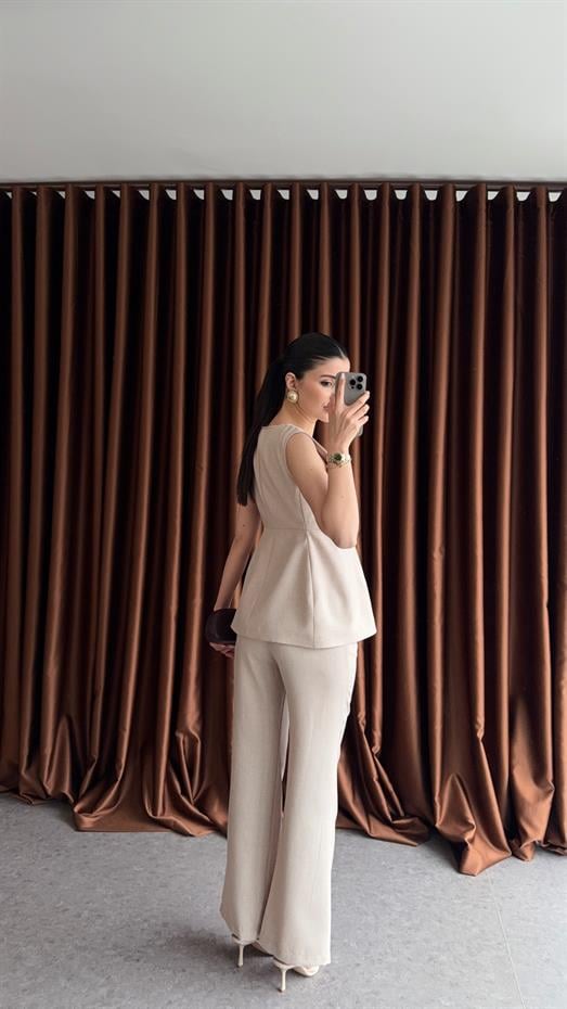 Tasarım Düğmeli Bej Yelek-Pantolon Takım