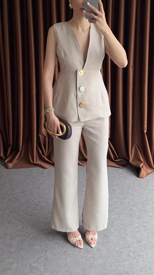 Tasarım Düğmeli Bej Yelek-Pantolon Takım